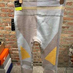 Nike seamless cropped leggings brand new